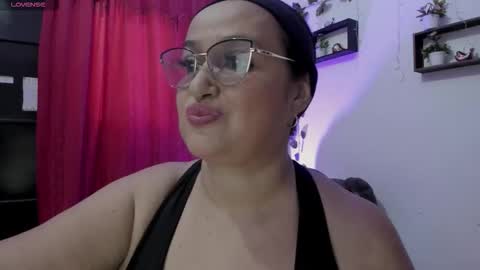 Snapshot of gia_nahomi chatting on November 9, 2025, 4:27 pm nahomi online show from November 9, 2025, 4:27 pm