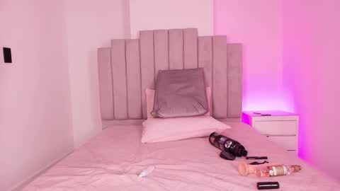 gia_roux_ online show from May 21, 2026, 7:21 pm