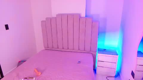 gia_roux_ online show from June 13, 2026, 7:12 pm