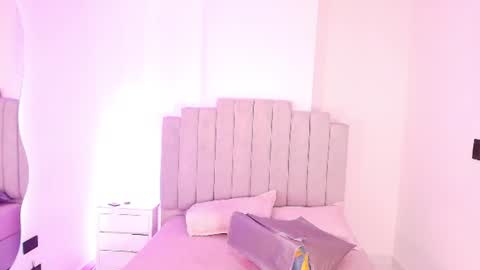 gia_roux_ online show from June 16, 2026, 7:16 pm
