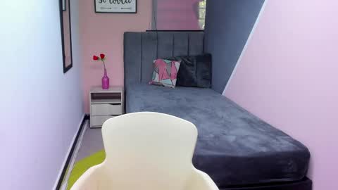 Snapshot of giafox_ chatting on February 19, 2025, 12:33 pm G I A FOX online show from February 19, 2025, 12:33 pm