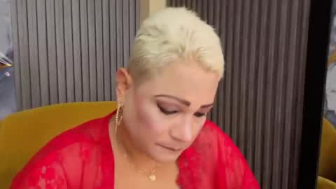 Snapshot of gianellacox chatting on May 6, 2026, 11:59 am online show from May 6, 2026, 11:59 am