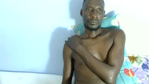 Snapshot of giant_couple chatting on July 21, 2026, 3:31 am giant_couple online show from July 21, 2026, 3:31 am