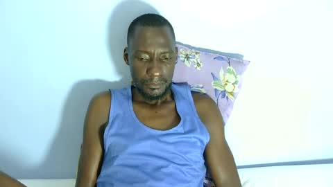 Snapshot of giant_couple chatting on July 28, 2026, 3:24 am giant_couple online show from July 28, 2026, 3:24 am