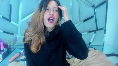 Snapshot of giaroussel chatting on December 30, 2024, 9:19 pm GiaRoussel online show from December 30, 2024, 9:19 pm