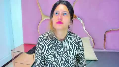 Snapshot of giaroussel chatting on January 2, 2025, 1:40 pm GiaRoussel online show from January 2, 2025, 1:40 pm