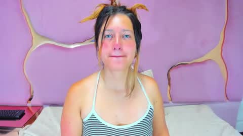 Snapshot of giaroussel chatting on January 3, 2025, 1:58 pm GiaRoussel online show from January 3, 2025, 1:58 pm