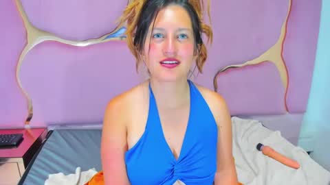 Snapshot of giaroussel chatting on January 3, 2025, 8:01 pm GiaRoussel online show from January 3, 2025, 8:01 pm