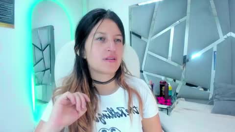 Snapshot of giaroussel chatting on January 7, 2025, 2:19 pm GiaRoussel online show from January 7, 2025, 2:19 pm