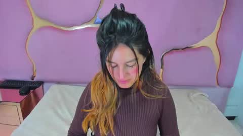 Snapshot of giaroussel chatting on January 8, 2025, 2:25 pm GiaRoussel online show from January 8, 2025, 2:25 pm