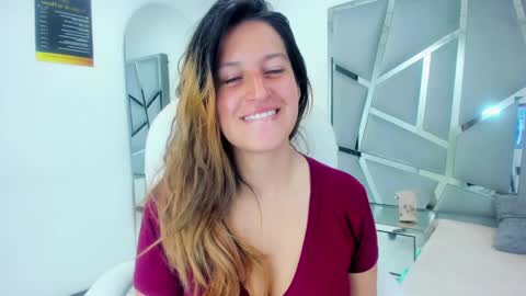 Snapshot of giaroussel chatting on January 10, 2025, 2:55 pm GiaRoussel online show from January 10, 2025, 2:55 pm