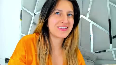 Snapshot of giaroussel chatting on February 9, 2025, 8:13 pm GiaRoussel online show from February 9, 2025, 8:13 pm