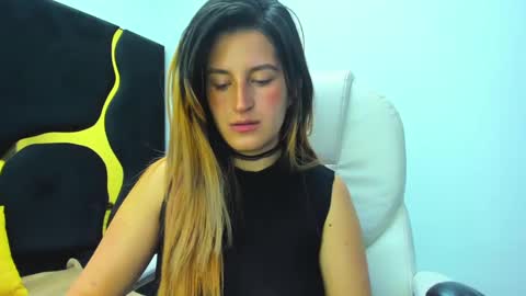 Snapshot of giaroussel chatting on March 11, 2025, 2:18 pm GiaRoussel online show from March 11, 2025, 2:18 pm