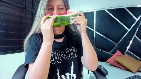 Snapshot of giaroussel chatting on September 29, 2025, 4:12 pm GiaRoussel online show from September 29, 2025, 4:12 pm