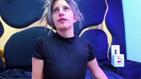 Snapshot of giaroussel chatting on October 11, 2025, 3:54 pm GiaRoussel online show from October 11, 2025, 3:54 pm