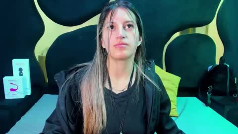 Snapshot of giaroussel chatting on October 21, 2025, 3:24 pm GiaRoussel online show from October 21, 2025, 3:24 pm