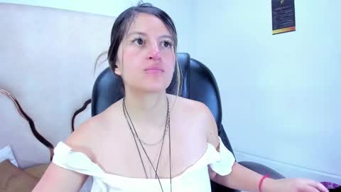 Snapshot of giaroussel chatting on October 25, 2025, 4:13 pm GiaRoussel online show from October 25, 2025, 4:13 pm