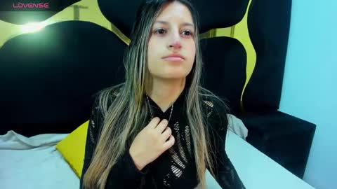 Snapshot of giaroussel chatting on October 31, 2025, 3:02 pm GiaRoussel online show from October 31, 2025, 3:02 pm