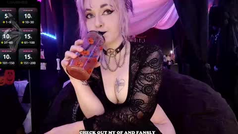 Giggles online show from September 25, 2025, 5:49 pm