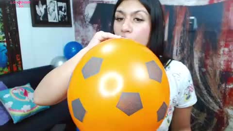 Snapshot of gigi_gilt_ chatting on June 19, 2026, 9:18 pm Gigi 3 online show from June 19, 2026, 9:18 pm