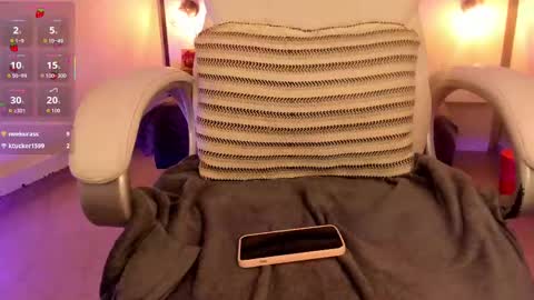 Snapshot of gigi_strawberry chatting on October 1, 2025, 1:00 am GIGI online show from October 1, 2025, 1:00 am