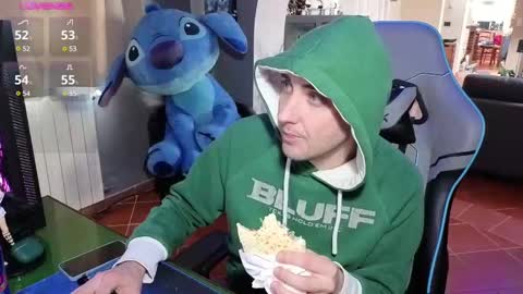 Snapshot of gil_gamesh90 chatting on February 25, 2025, 12:13 pm Mirko online show from February 25, 2025, 12:13 pm