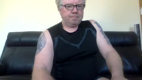 gimmmieoooo online show from July 26, 2026, 12:52 am