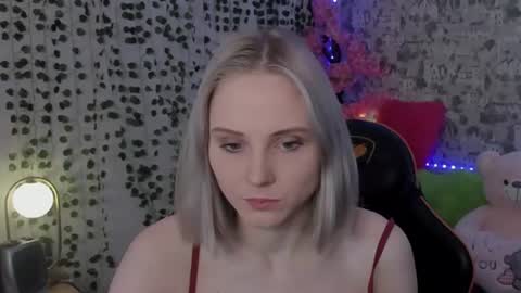 Snapshot of gina_lovelyy chatting on June 18, 2026, 1:17 am Gina online show from June 18, 2026, 1:17 am