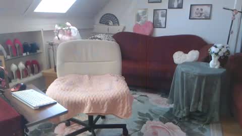 Gina online show from June 25, 2026, 8:30 am