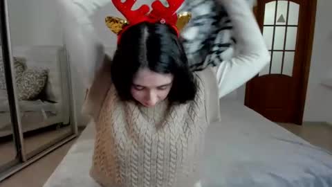 Kate online show from December 13, 2024, 11:45 am