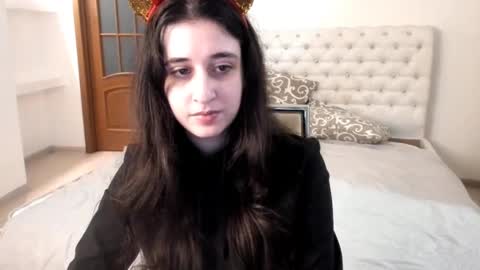 Kate online show from December 19, 2024, 2:13 pm