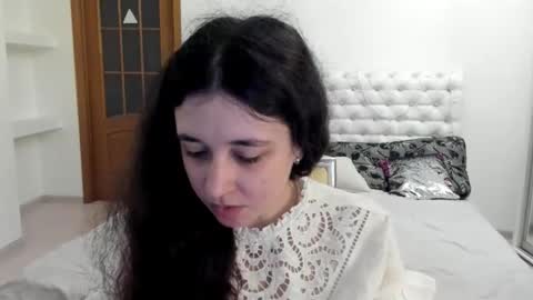 Kate online show from November 12, 2025, 8:59 am