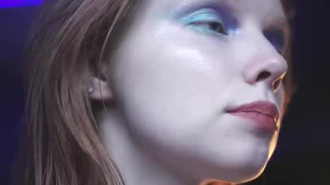        im expecting 350 thumbs up on my altar   online show from November 18, 2025, 10:14 pm