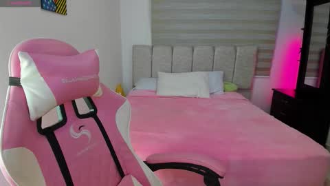 Sophie online show from February 17, 2026, 3:25 am