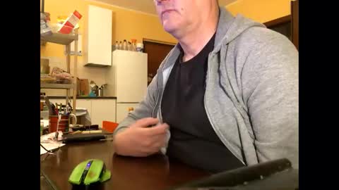 giovanni_1964 online show from March 10, 2025, 5:22 am