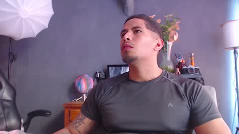 Snapshot of girge23 chatting on September 18, 2025, 6:54 pm piggy boy online show from September 18, 2025, 6:54 pm