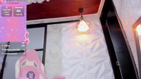 Snapshot of girl_crown chatting on March 8, 2025, 11:16 am emily online show from March 8, 2025, 11:16 am