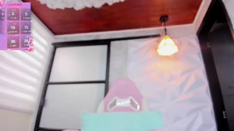 Snapshot of girl_crown chatting on March 10, 2025, 5:50 pm emily online show from March 10, 2025, 5:50 pm