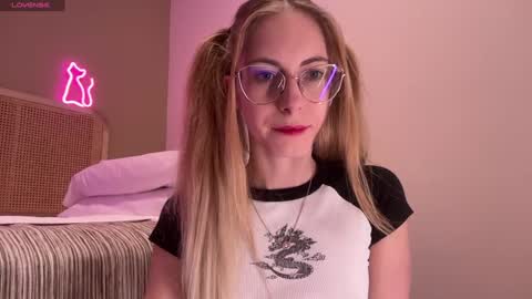 Snapshot of girl_i_am chatting on January 7, 2025, 4:48 pm Nikki online show from January 7, 2025, 4:48 pm