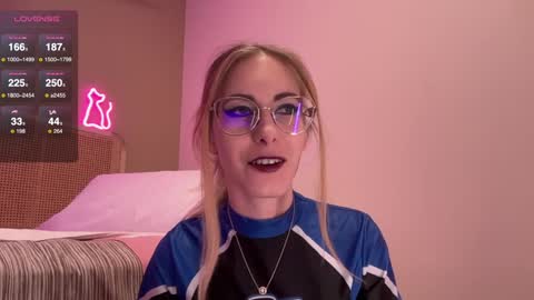 Snapshot of girl_i_am chatting on January 13, 2025, 7:42 pm Nikki online show from January 13, 2025, 7:42 pm