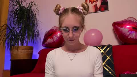 Snapshot of girl_i_am chatting on February 13, 2025, 4:17 pm Nikki online show from February 13, 2025, 4:17 pm