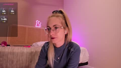 Snapshot of girl_i_am chatting on February 28, 2025, 4:20 pm Nikki online show from February 28, 2025, 4:20 pm