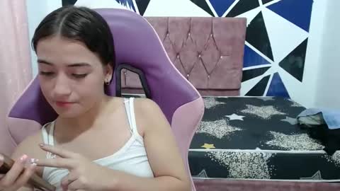 Snapshot of girl_princess18 chatting on October 31, 2025, 2:45 am girl_princess18 online show from October 31, 2025, 2:45 am