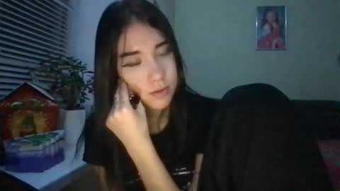 Snapshot of girl_sue chatting on December 12, 2024, 9:37 pm girl_sue online show from December 12, 2024, 9:37 pm