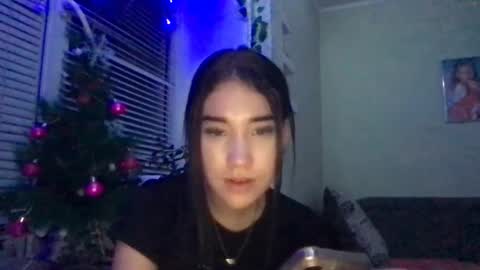 Snapshot of girl_sue chatting on December 13, 2024, 11:06 pm girl_sue online show from December 13, 2024, 11:06 pm