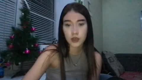 Snapshot of girl_sue chatting on December 18, 2024, 3:33 pm girl_sue online show from December 18, 2024, 3:33 pm