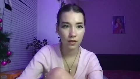 Snapshot of girl_sue chatting on December 23, 2024, 12:46 am girl_sue online show from December 23, 2024, 12:46 am