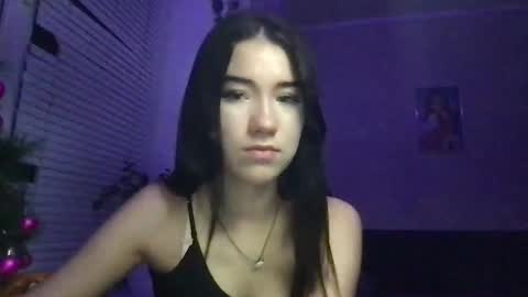 Snapshot of girl_sue chatting on December 23, 2024, 11:28 pm girl_sue online show from December 23, 2024, 11:28 pm