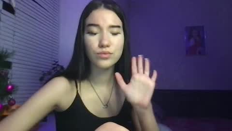 Snapshot of girl_sue chatting on December 24, 2024, 2:43 am girl_sue online show from December 24, 2024, 2:43 am