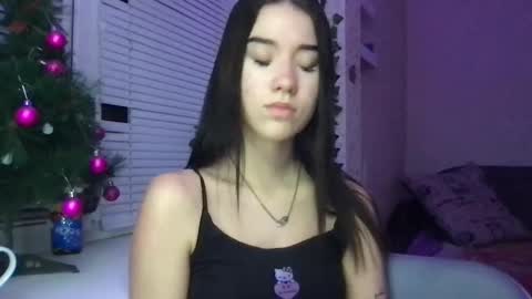 Snapshot of girl_sue chatting on December 29, 2024, 1:34 am girl_sue online show from December 29, 2024, 1:34 am